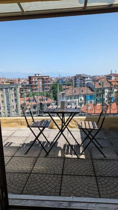 Amazing Apartment With View Near Metro Torino Esterno foto